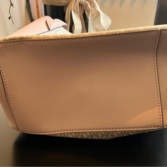 Large Michael Kor Bag